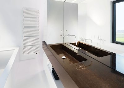 Hoogglans afwerking van badkamermeubelen door Houbolak Rijkevorsel - project-badkamer1
